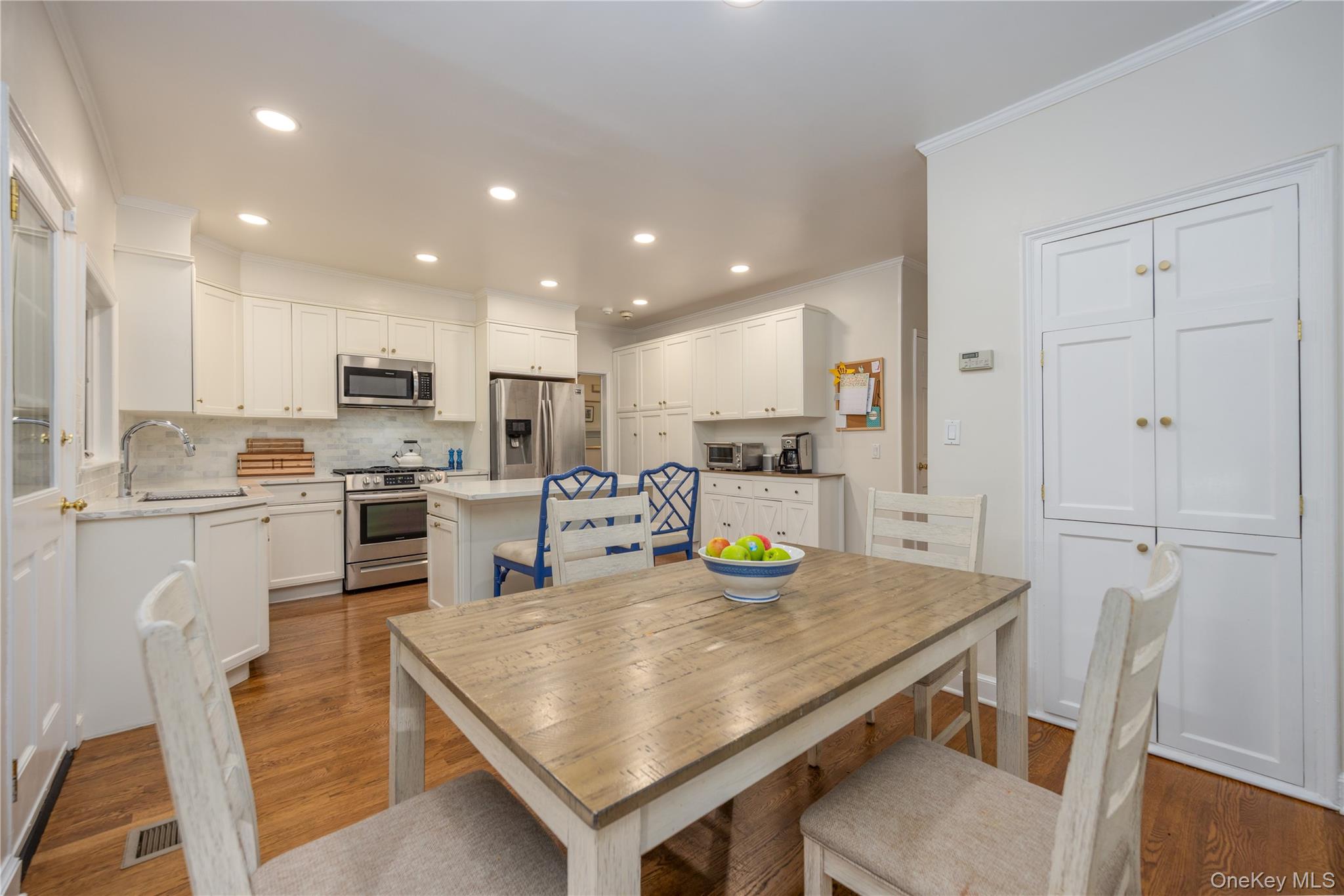 209 Pondfield Road W, Bronxville, NY 10708