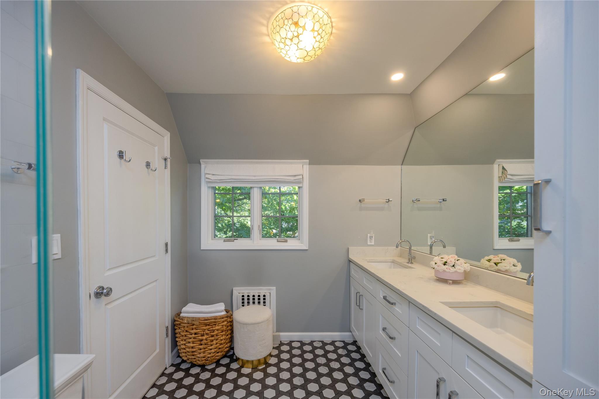 209 Pondfield Road W, Bronxville, NY 10708