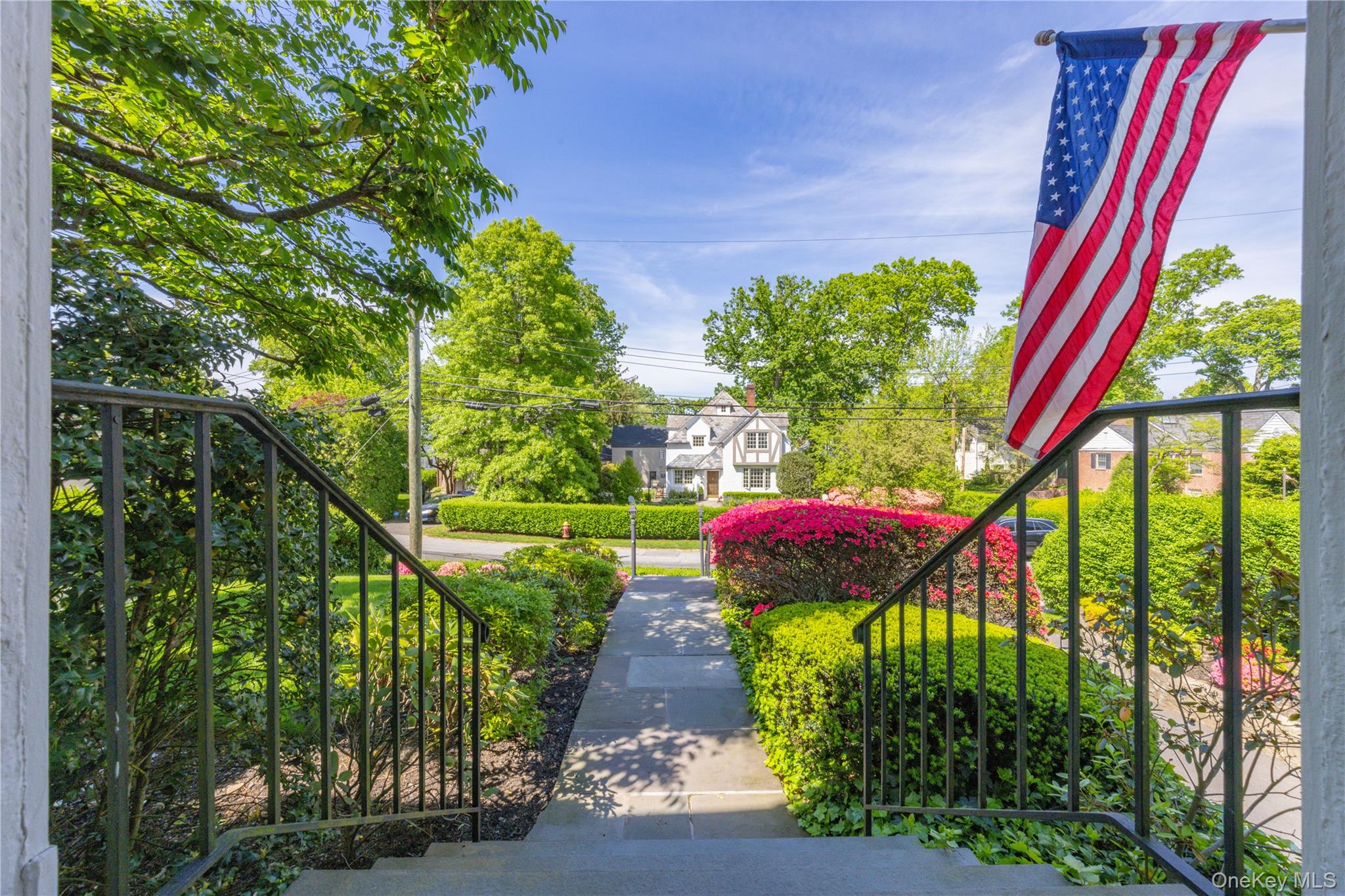 209 Pondfield Road W, Bronxville, NY 10708