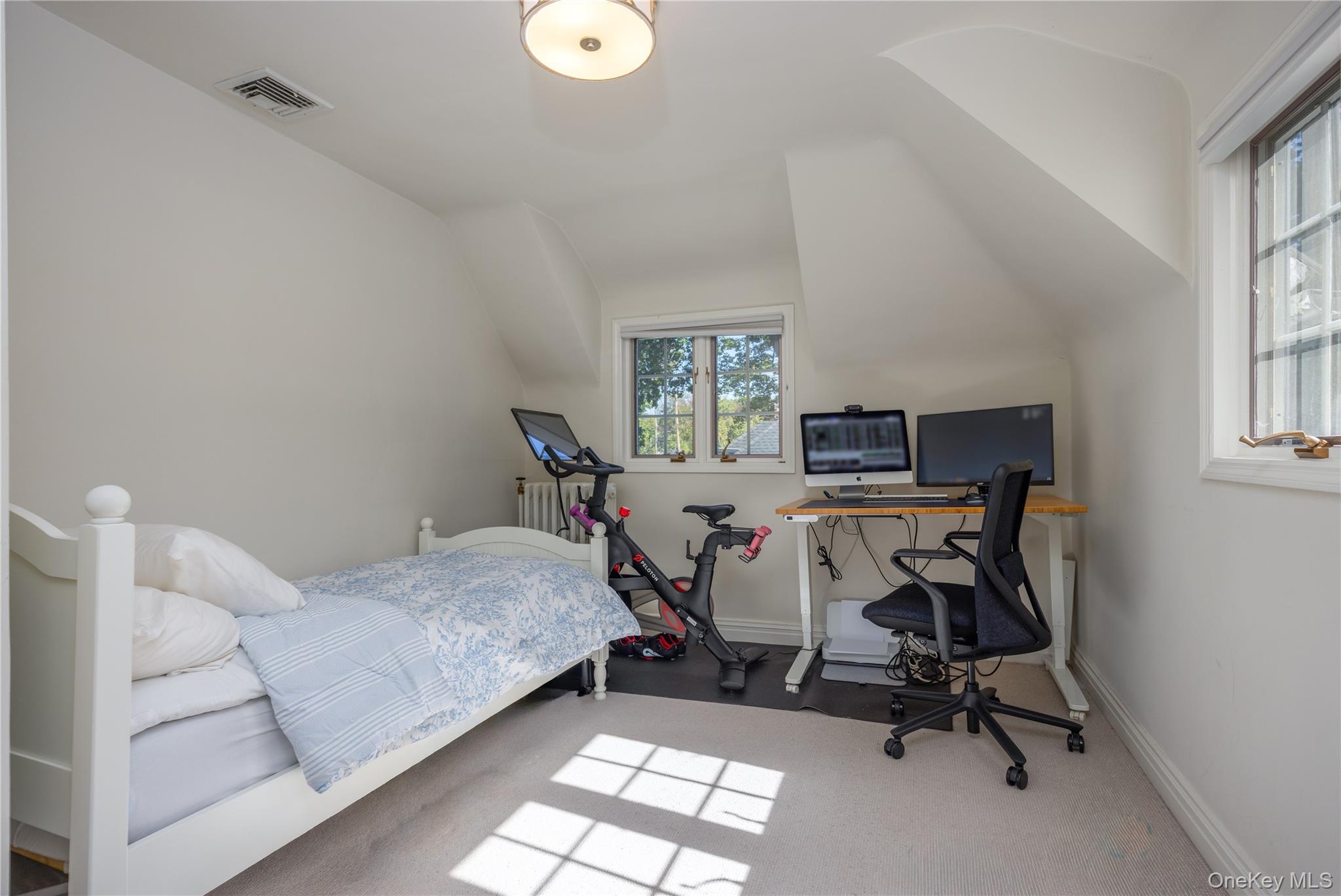 209 Pondfield Road W, Bronxville, NY 10708