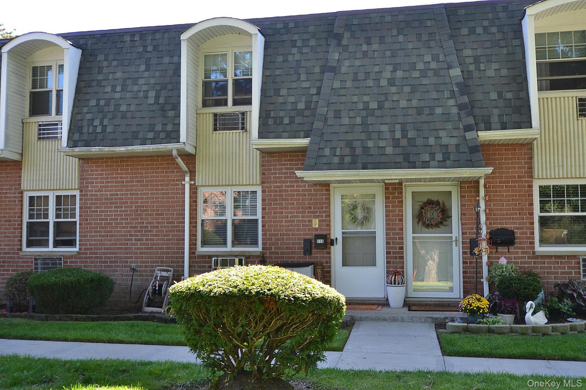 18 Glen Hollow Drive # F13, Holtsville, NY 11742