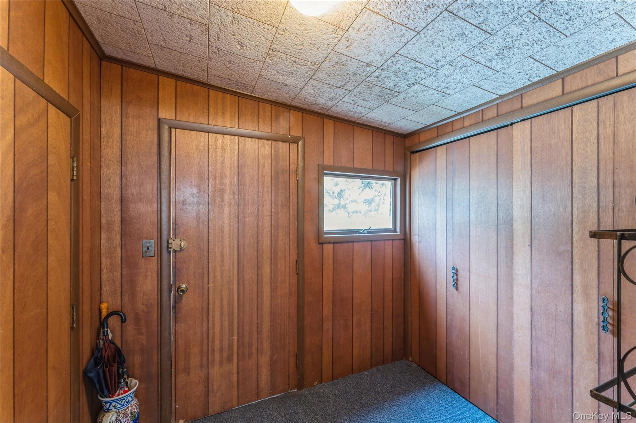 596 Foch Boulevard, Williston Park, NY 11596