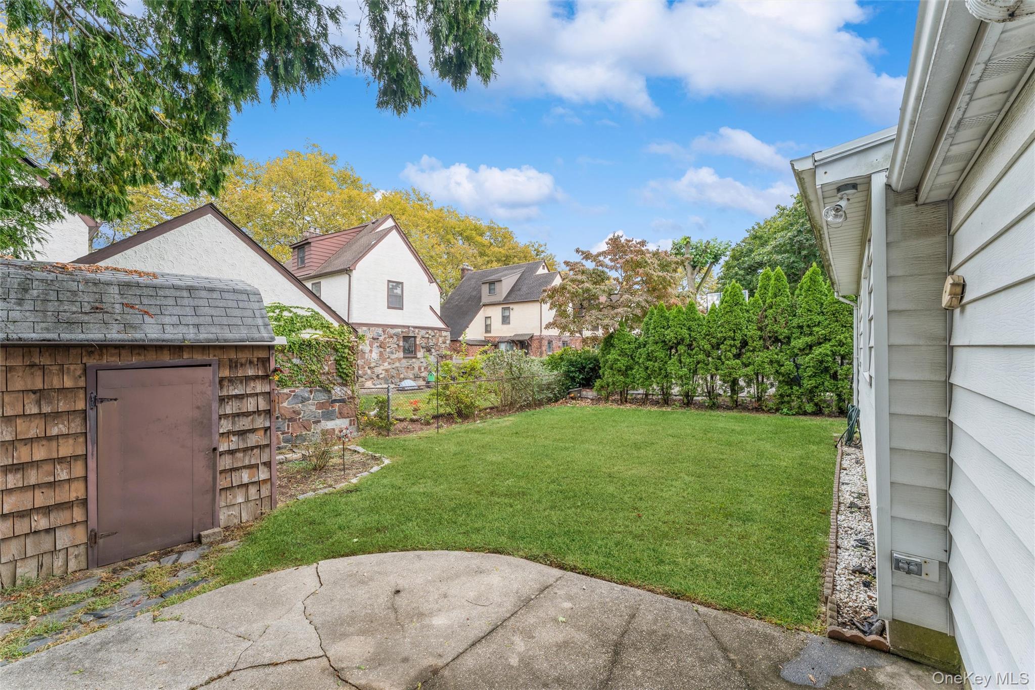 596 Foch Boulevard, Williston Park, NY 11596