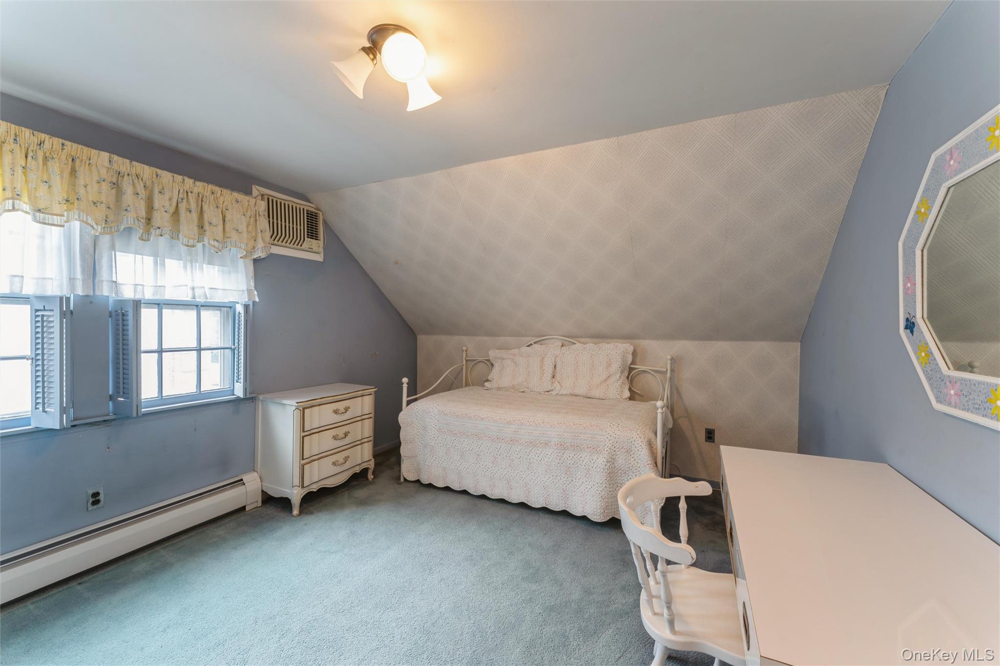 596 Foch Boulevard, Williston Park, NY 11596