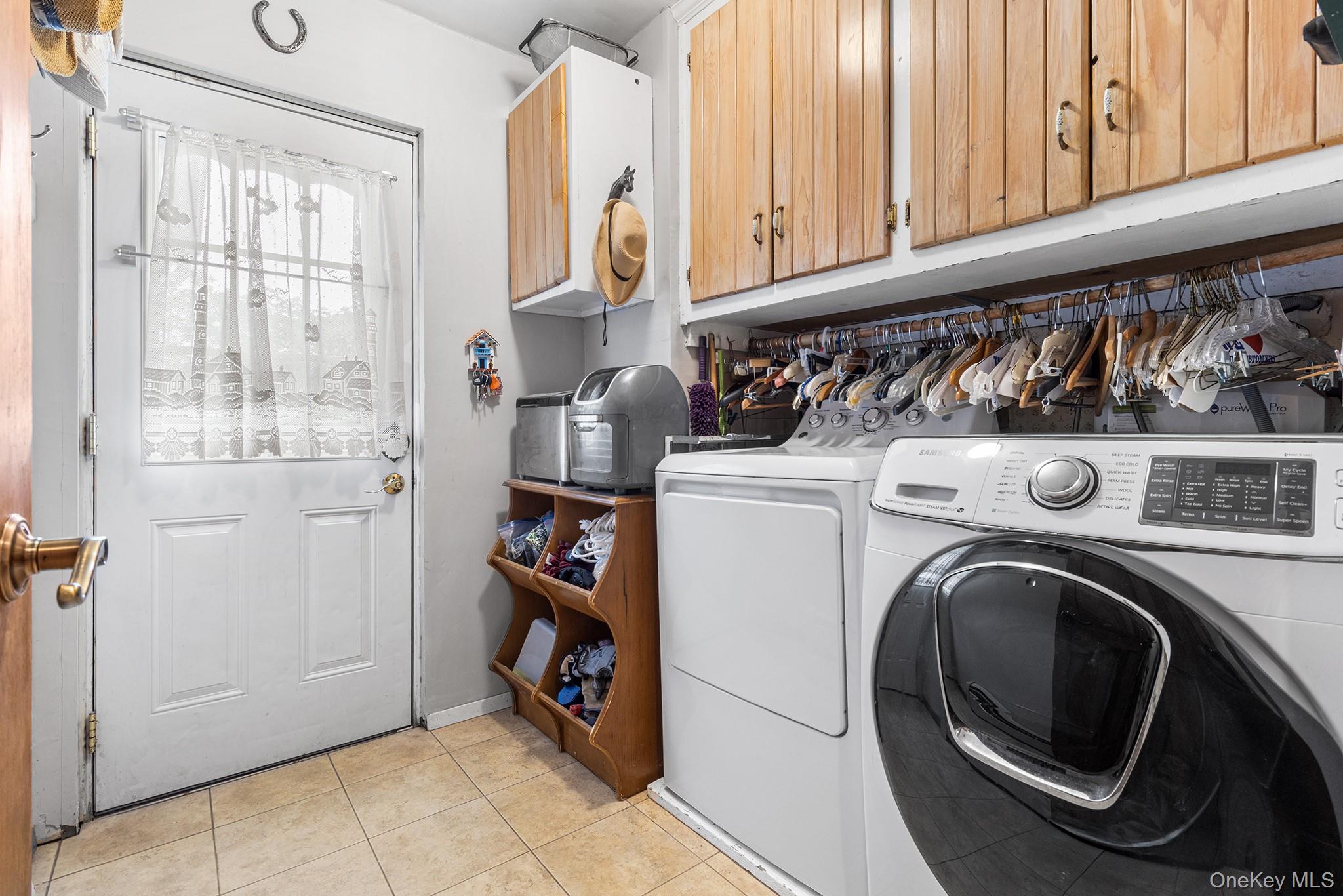 8 Barry Lane, Mount Sinai, NY 11766