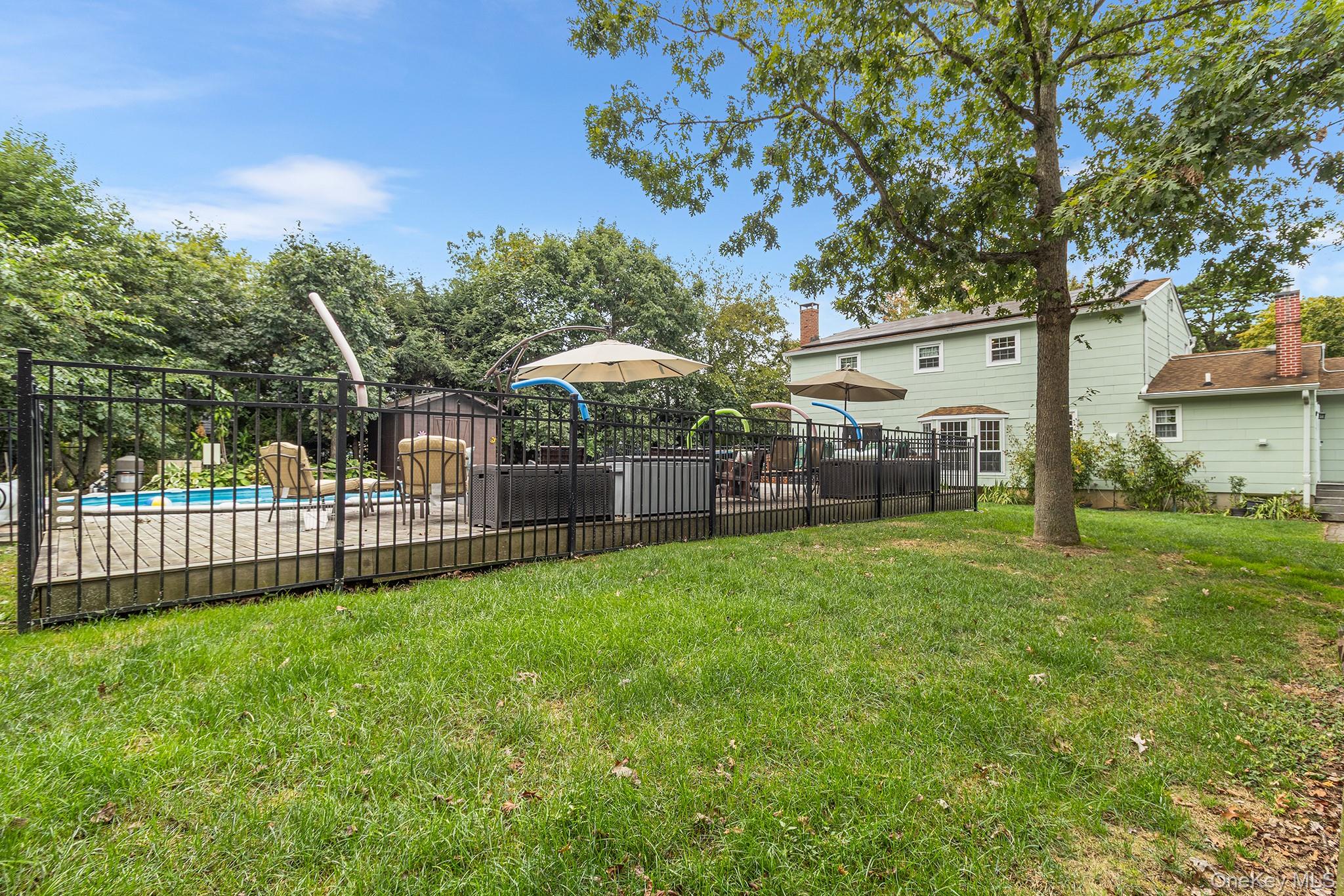 8 Barry Lane, Mount Sinai, NY 11766