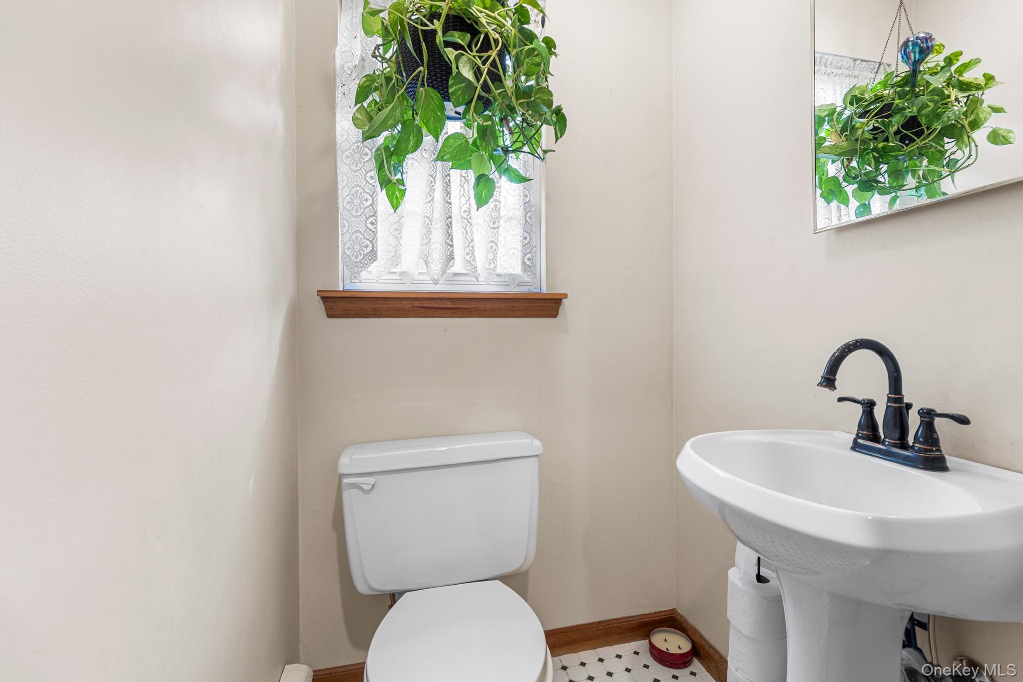 8 Barry Lane, Mount Sinai, NY 11766