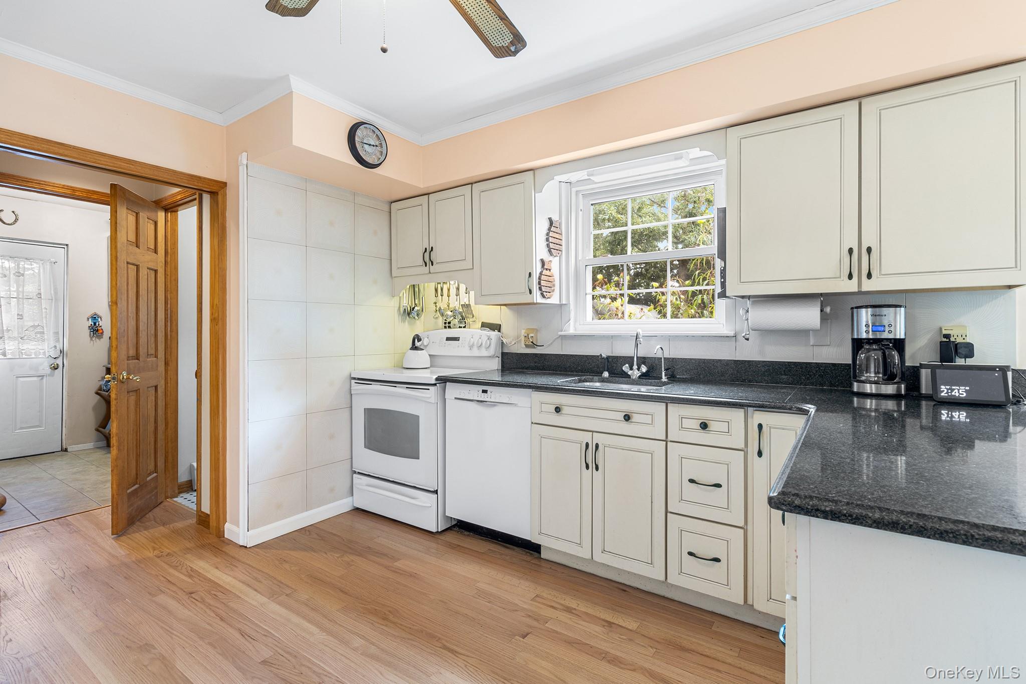 8 Barry Lane, Mount Sinai, NY 11766