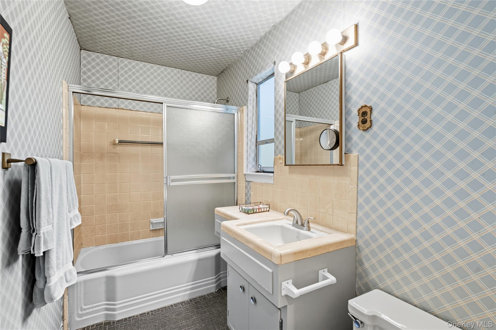 62 The Hemlocks, Roslyn Estates, NY 11576