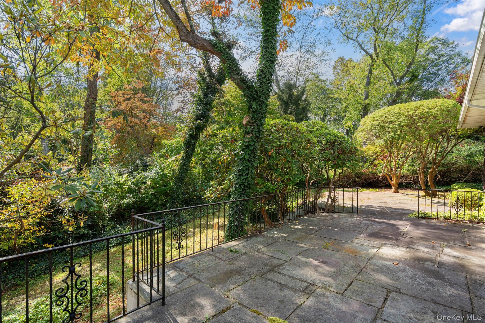 62 The Hemlocks, Roslyn Estates, NY 11576