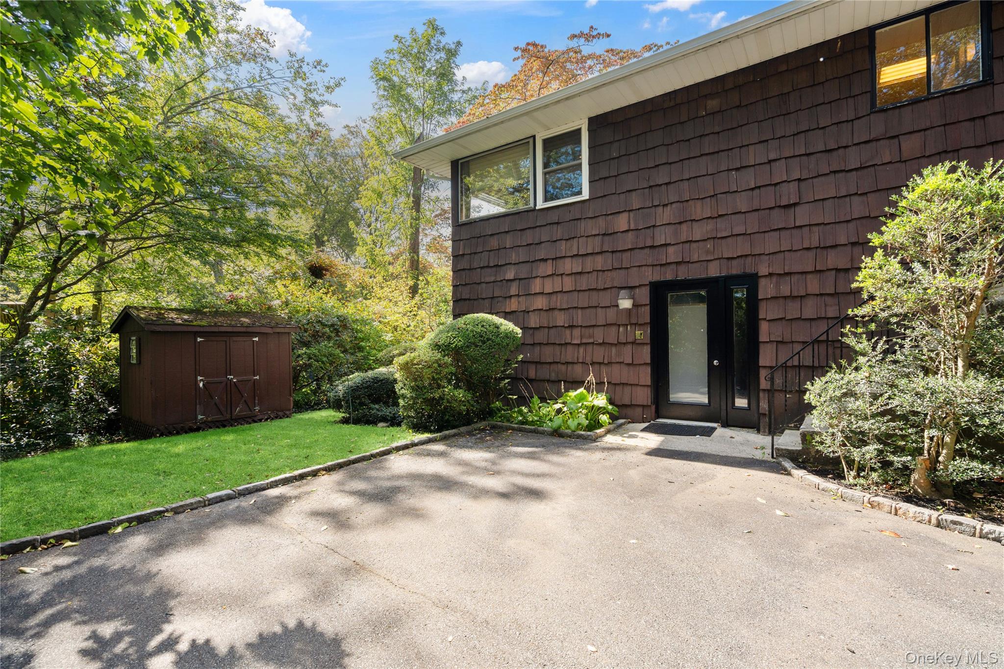 62 The Hemlocks, Roslyn Estates, NY 11576