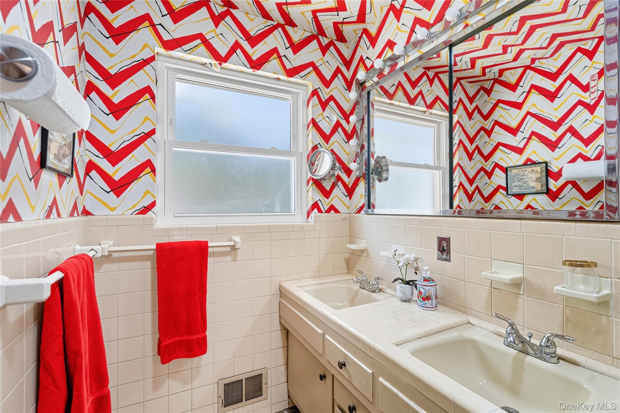 62 The Hemlocks, Roslyn Estates, NY 11576