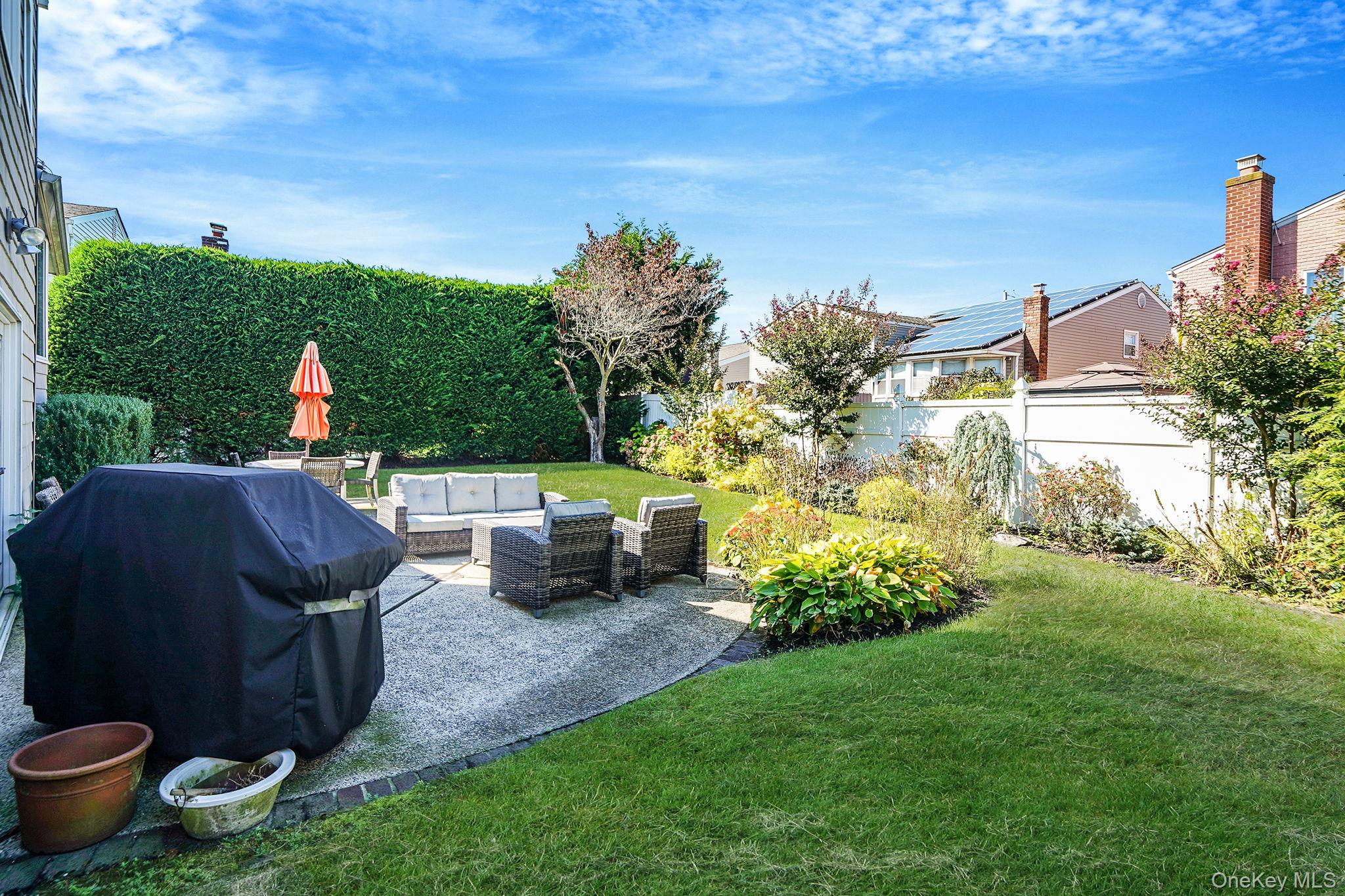 4000 Greentree Drive, Oceanside, NY 11572