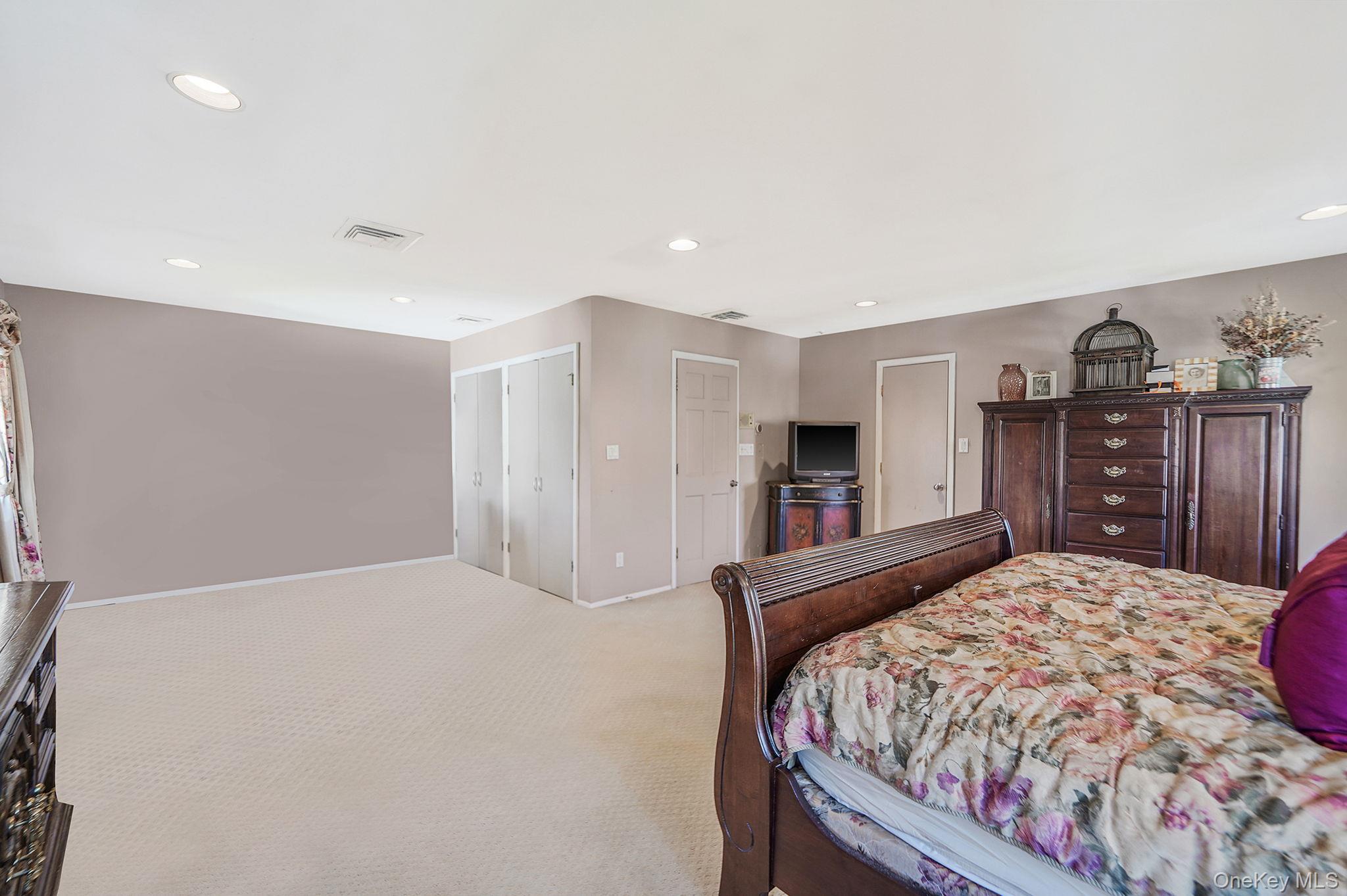 4000 Greentree Drive, Oceanside, NY 11572