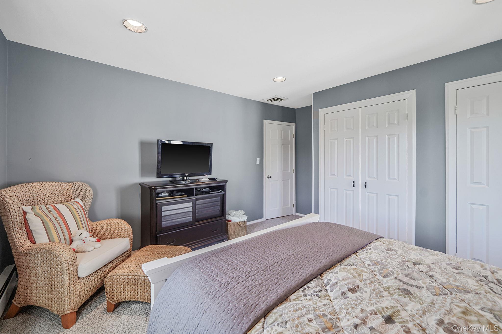 4000 Greentree Drive, Oceanside, NY 11572