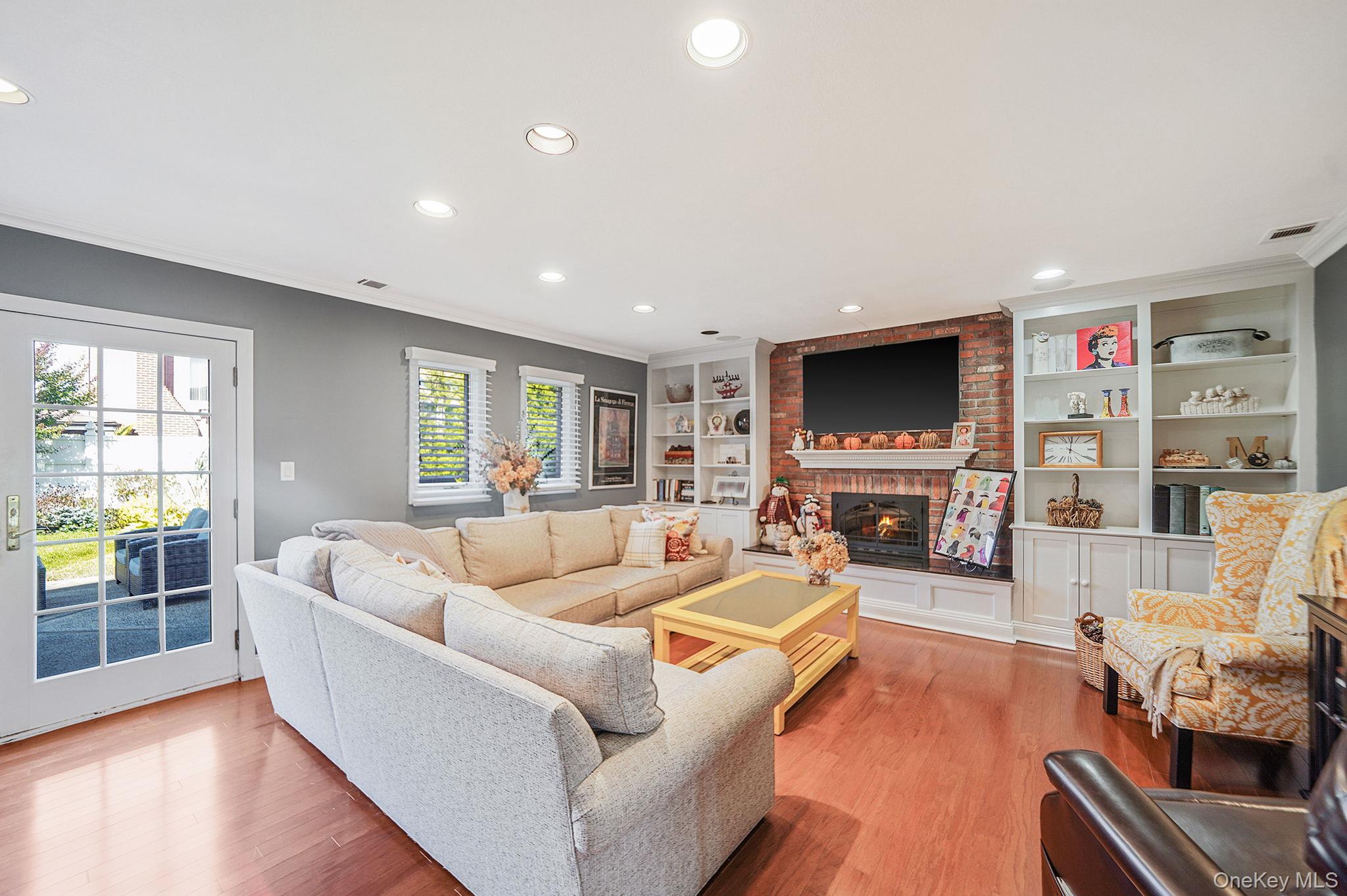 4000 Greentree Drive, Oceanside, NY 11572