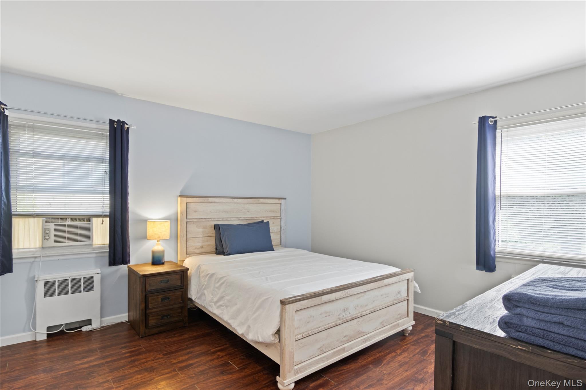 11 Glenwood Road, Glen Head, NY 11545