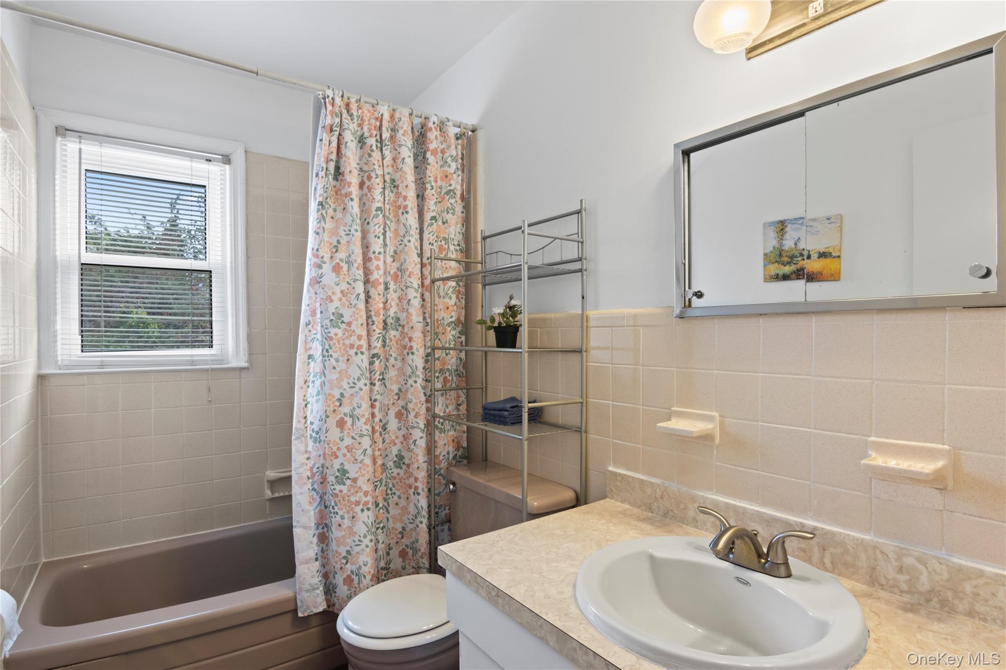 11 Glenwood Road, Glen Head, NY 11545