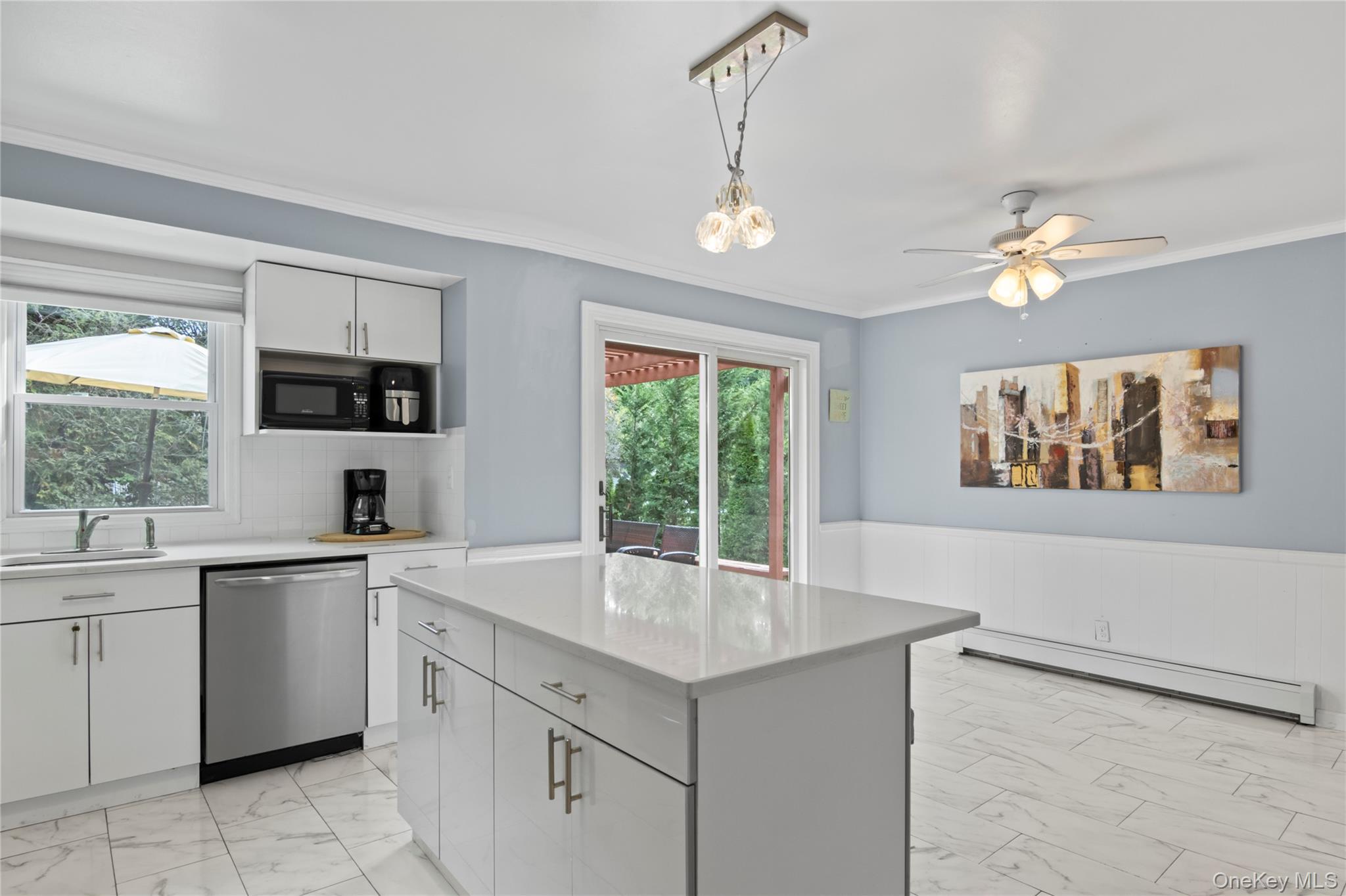 11 Glenwood Road, Glen Head, NY 11545