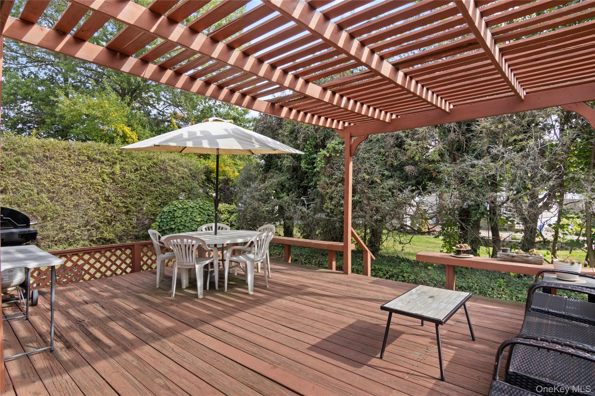 11 Glenwood Road, Glen Head, NY 11545