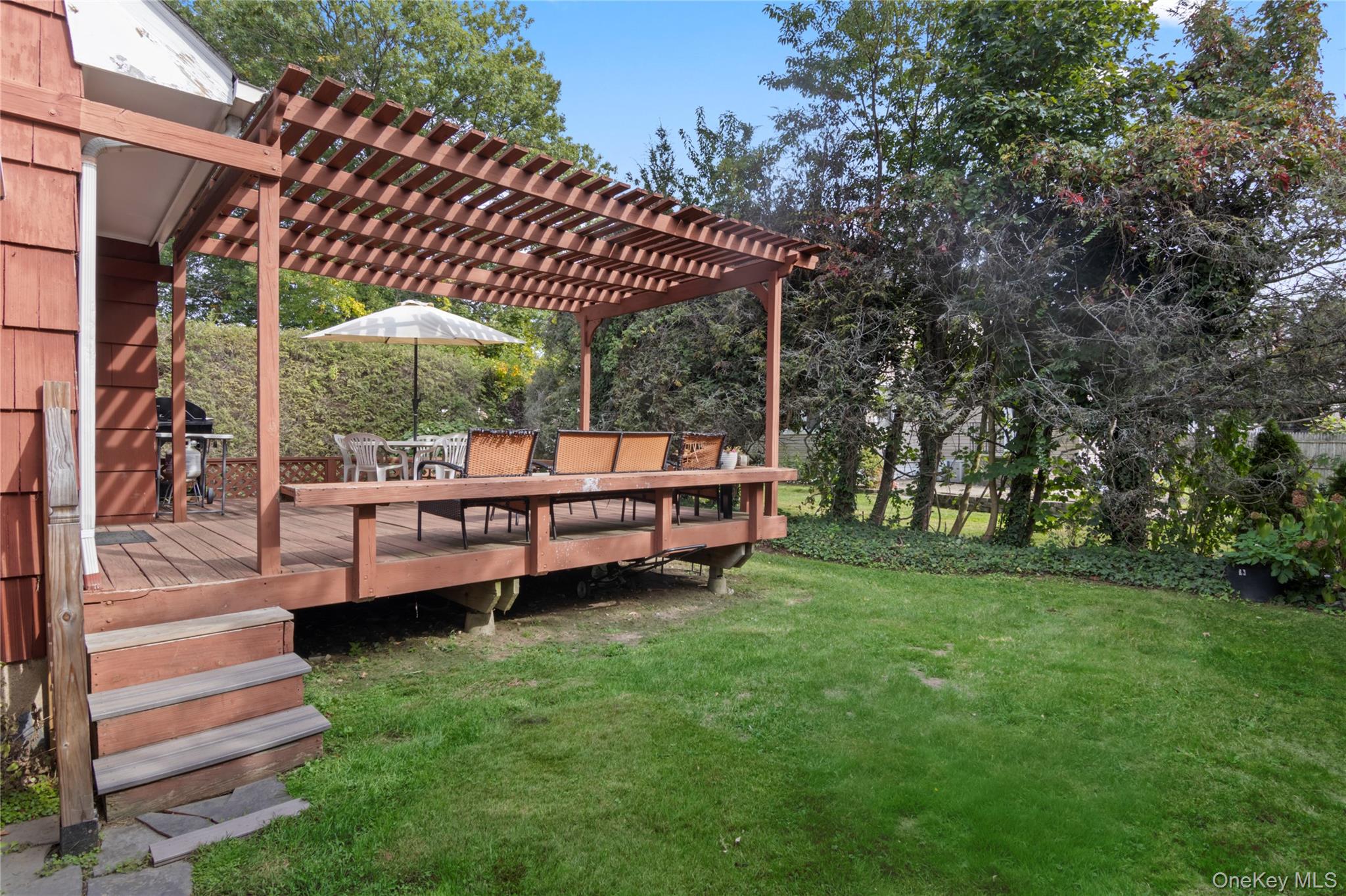 11 Glenwood Road, Glen Head, NY 11545