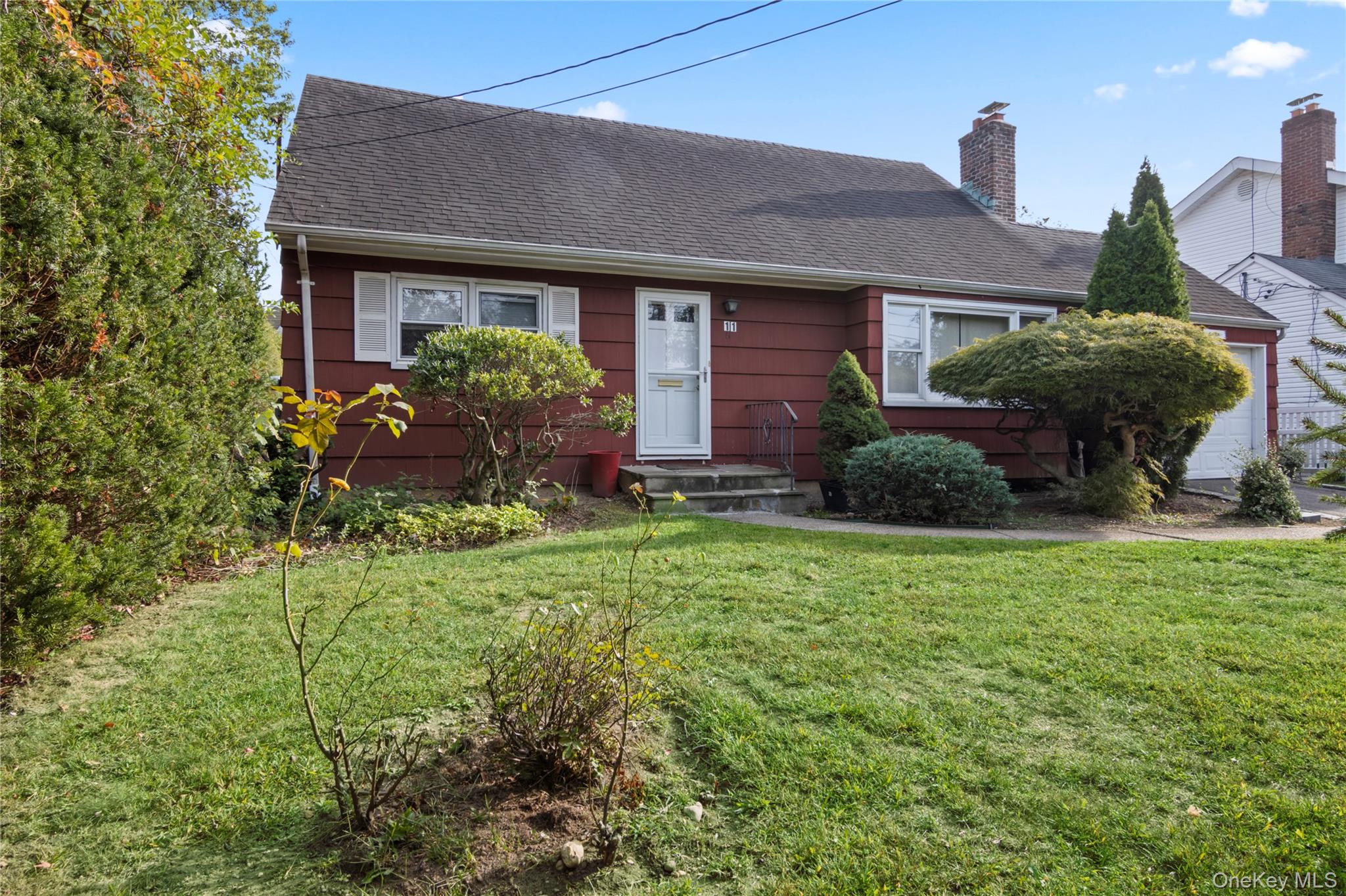 11 Glenwood Road, Glen Head, NY 11545