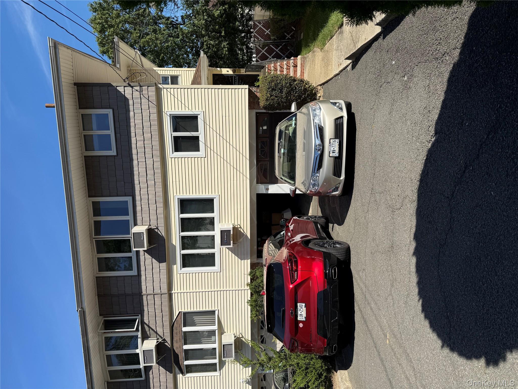 6 Regina Place, Yonkers, NY 10703