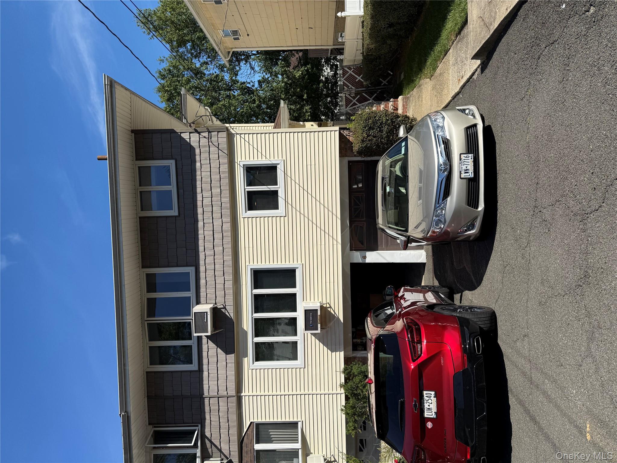 6 Regina Place, Yonkers, NY 10703