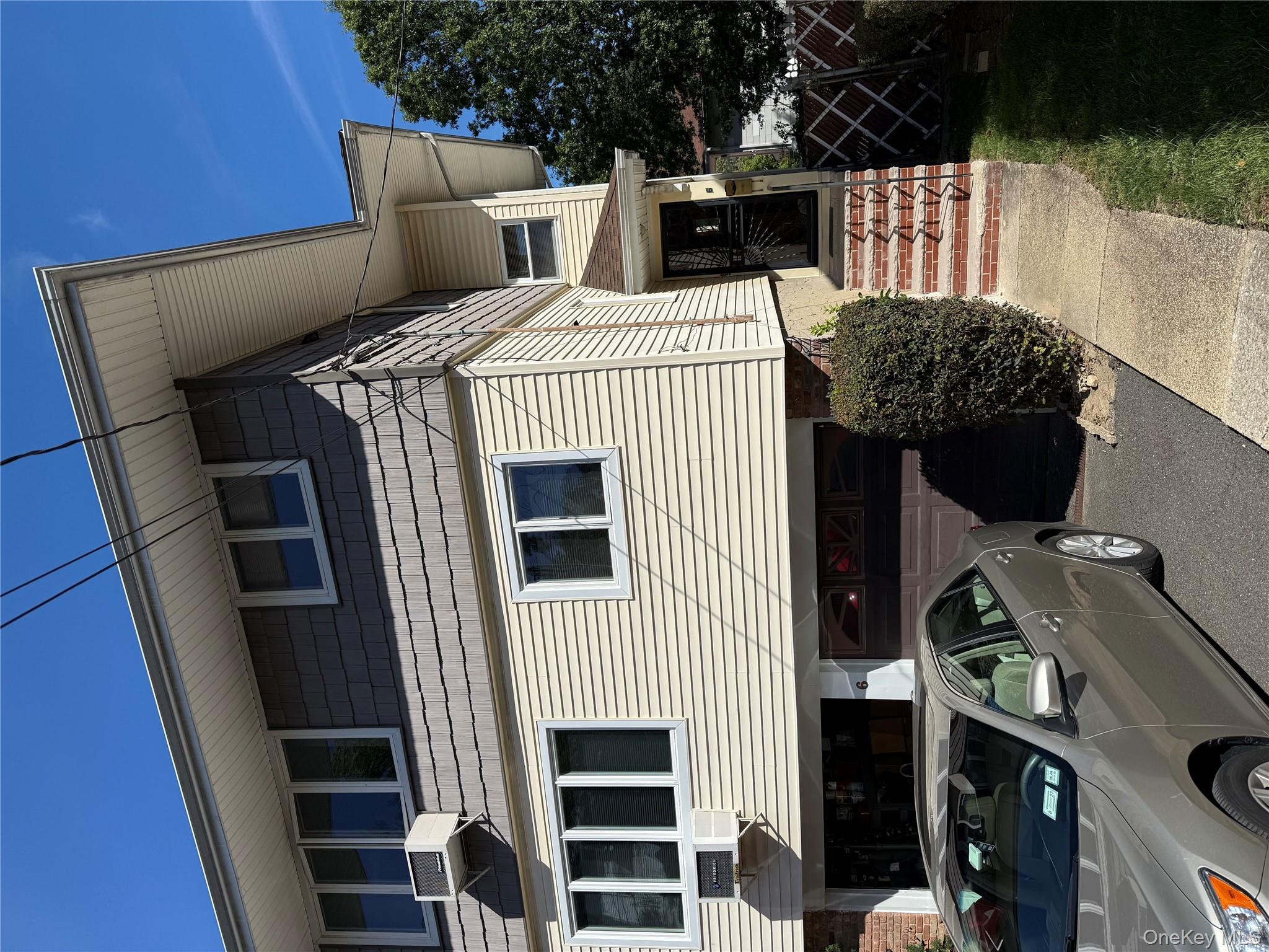 6 Regina Place, Yonkers, NY 10703