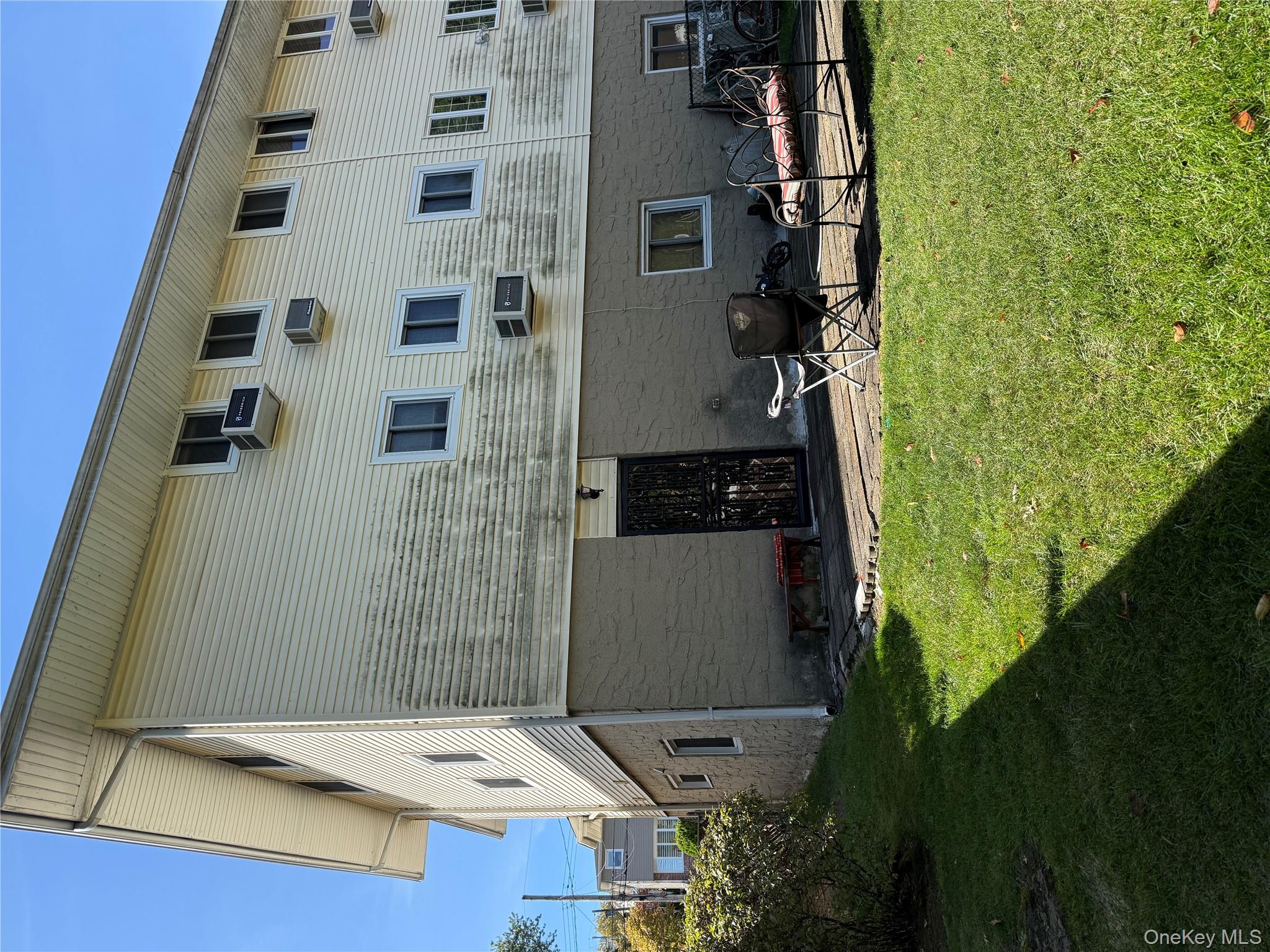 6 Regina Place, Yonkers, NY 10703