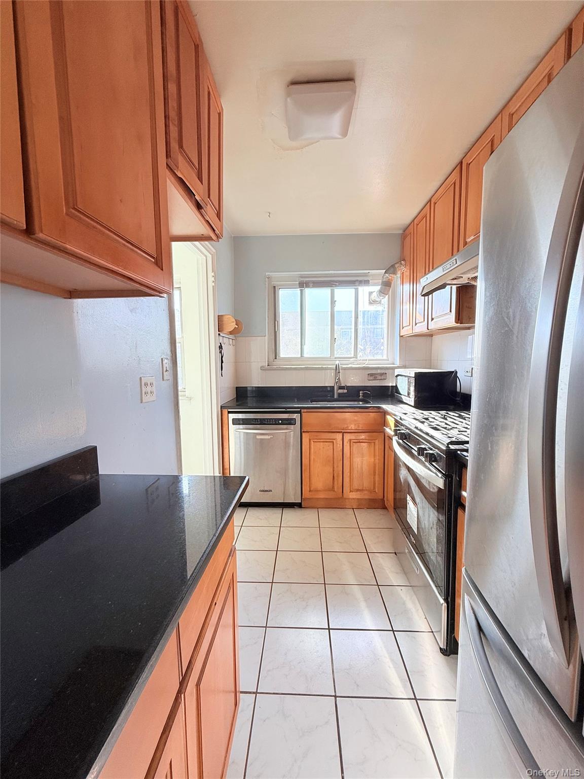 66-10 110 Street # 3B, Forest Hills, NY 11375