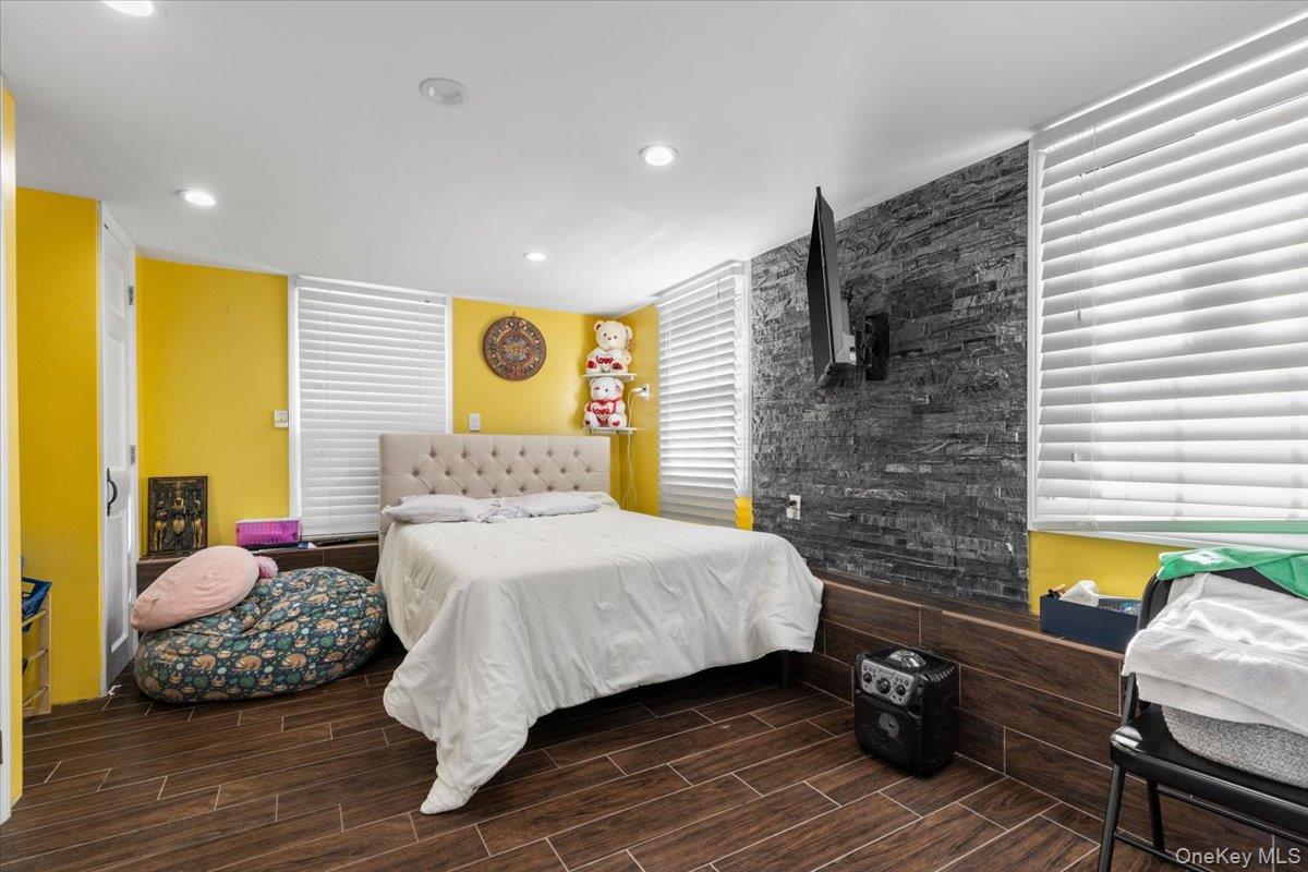 605 S 6th Avenue, Mount Vernon, NY 10550