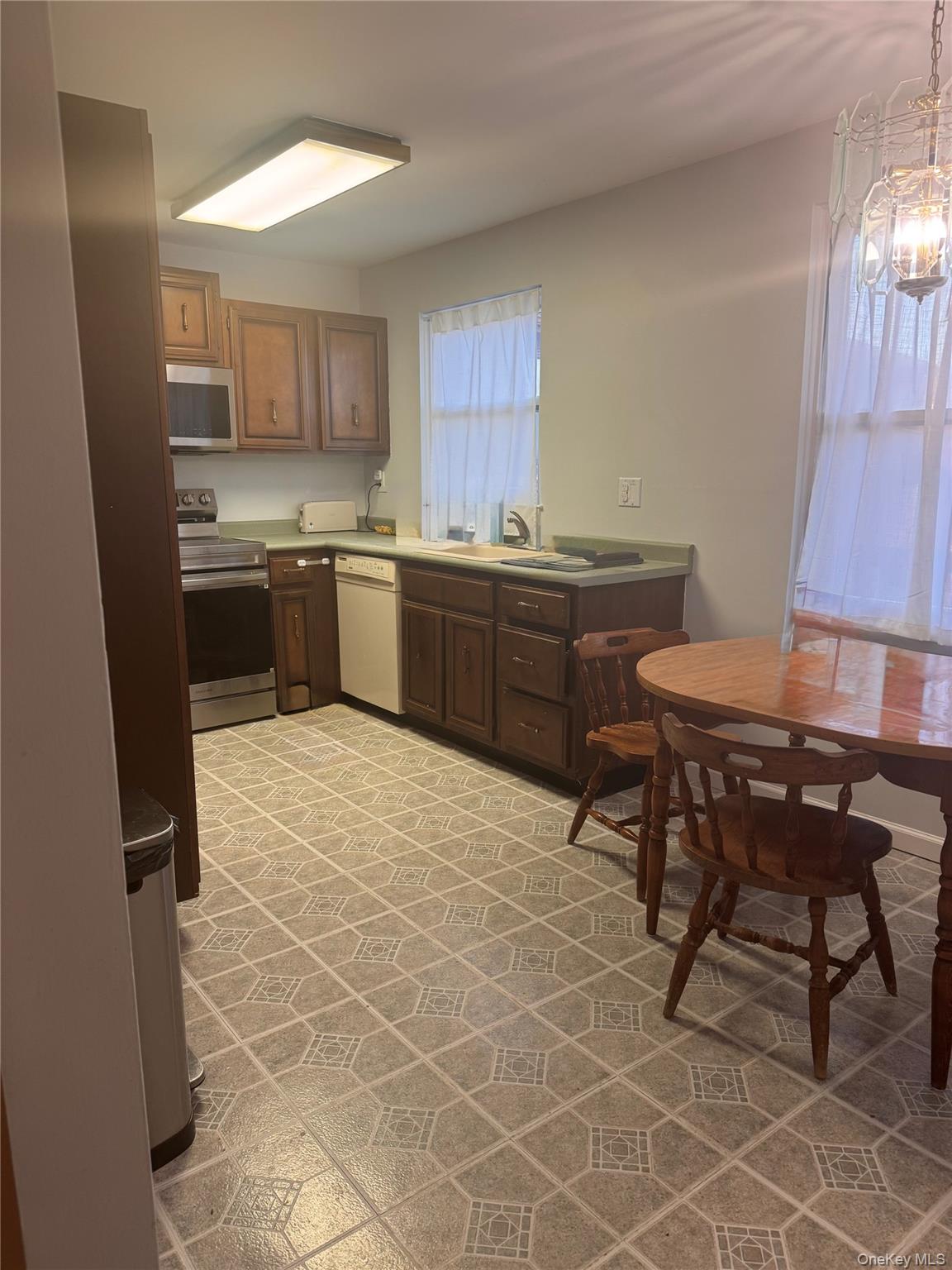 660 Sierra Vista Lane, Valley Cottage, NY 10989