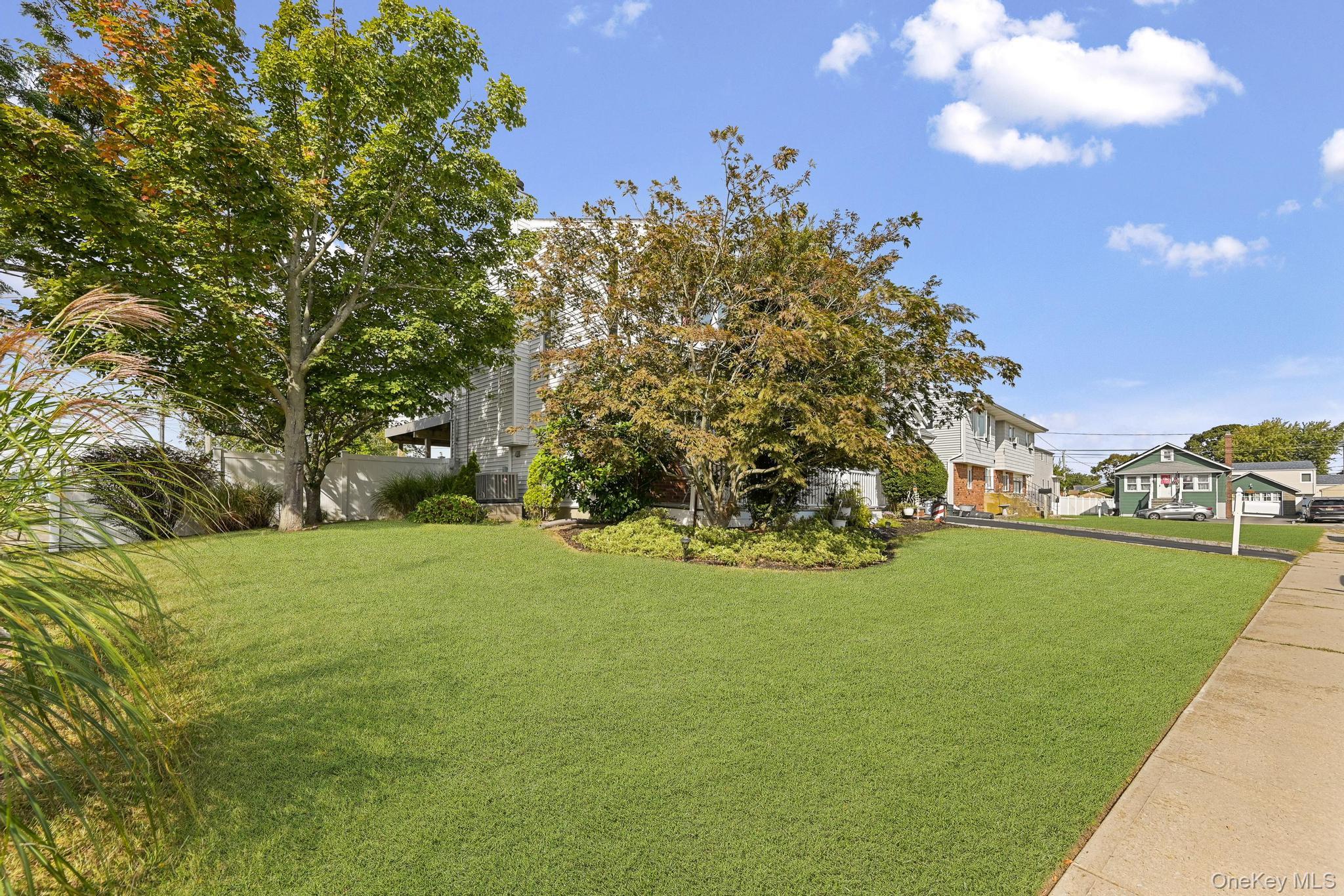 769 Bay Place, Lindenhurst, NY 11757