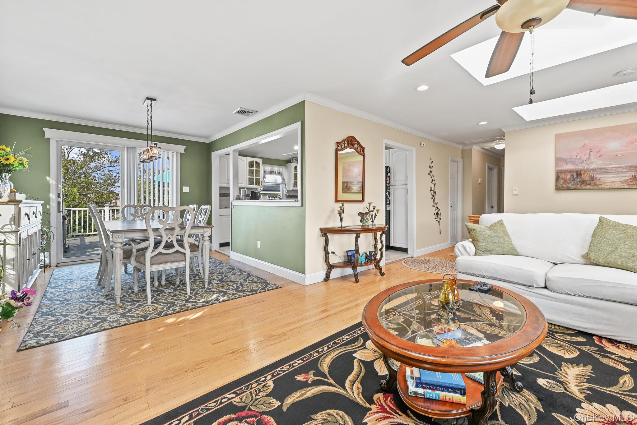 769 Bay Place, Lindenhurst, NY 11757