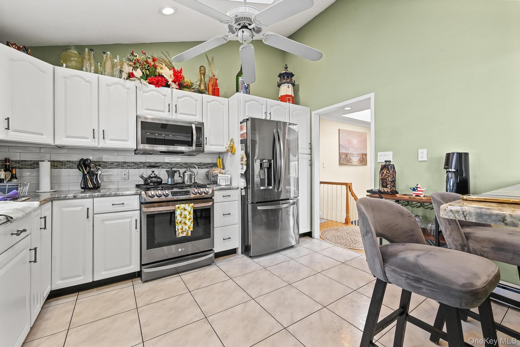 769 Bay Place, Lindenhurst, NY 11757