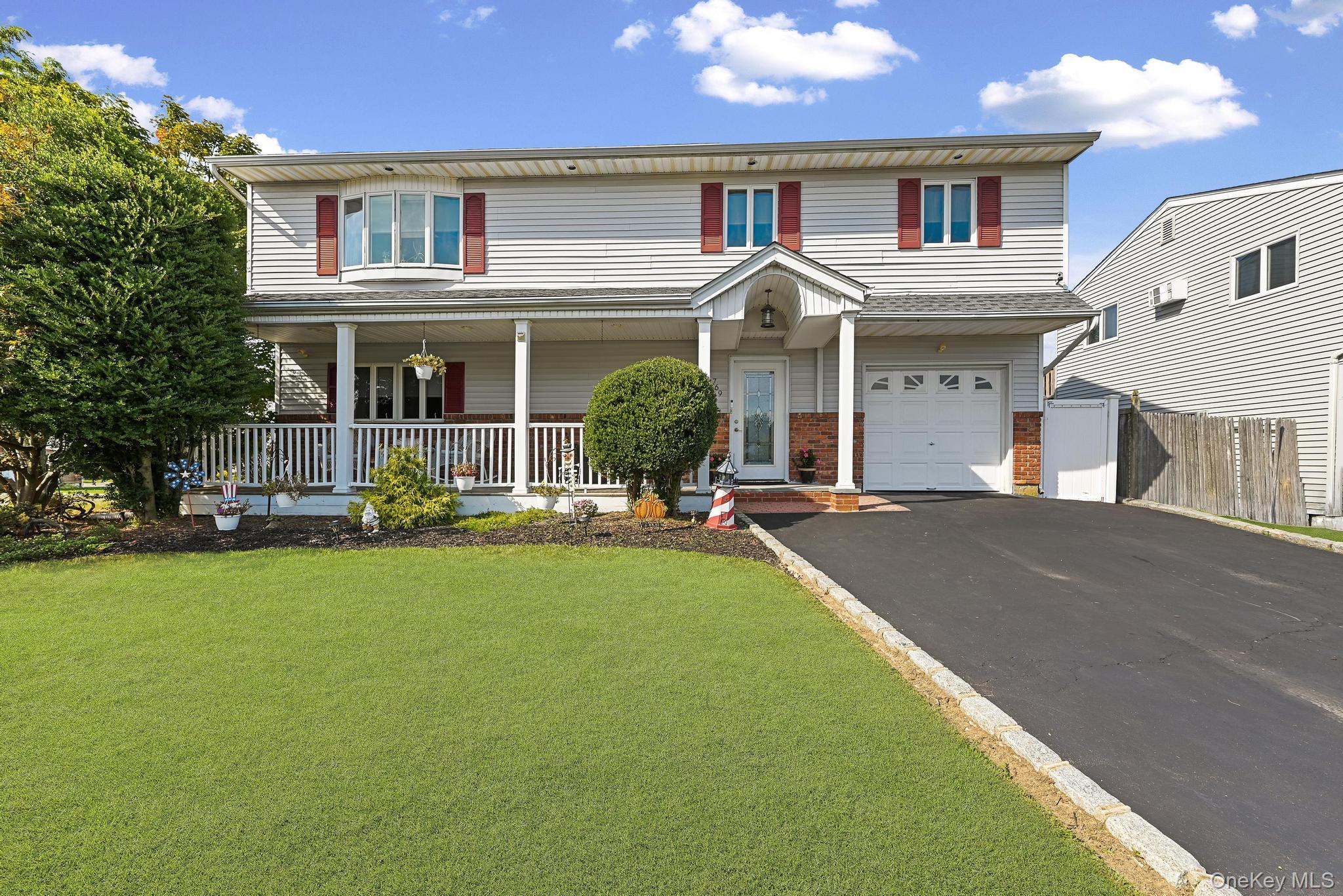 769 Bay Place, Lindenhurst, NY 11757