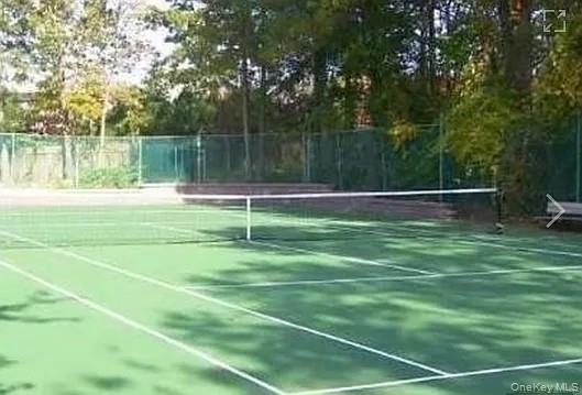 603 Towne House Village, Central Islip, NY 11749