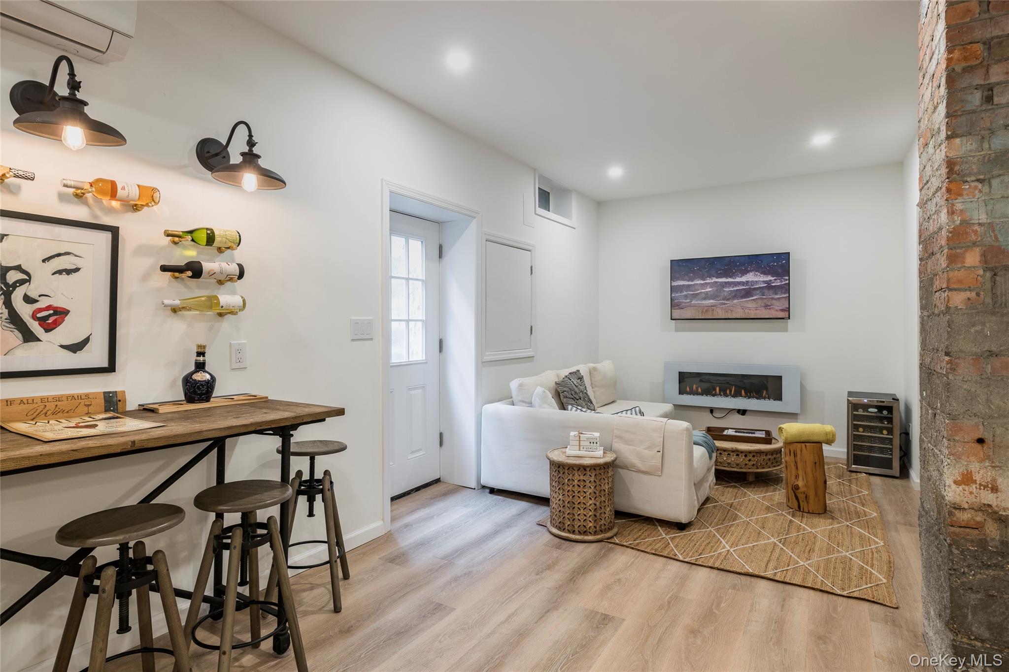 77 Hillcrest Avenue, Southampton, NY 11968