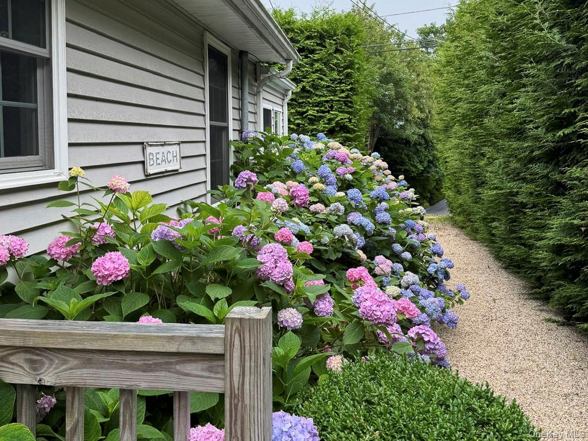 77 Hillcrest Avenue, Southampton, NY 11968