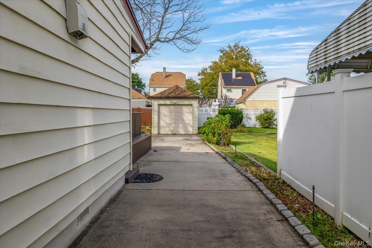 61 Dartmouth Street, Williston Park, NY 11596