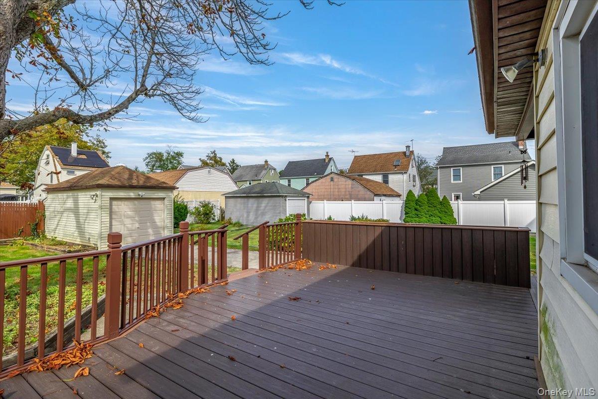 61 Dartmouth Street, Williston Park, NY 11596