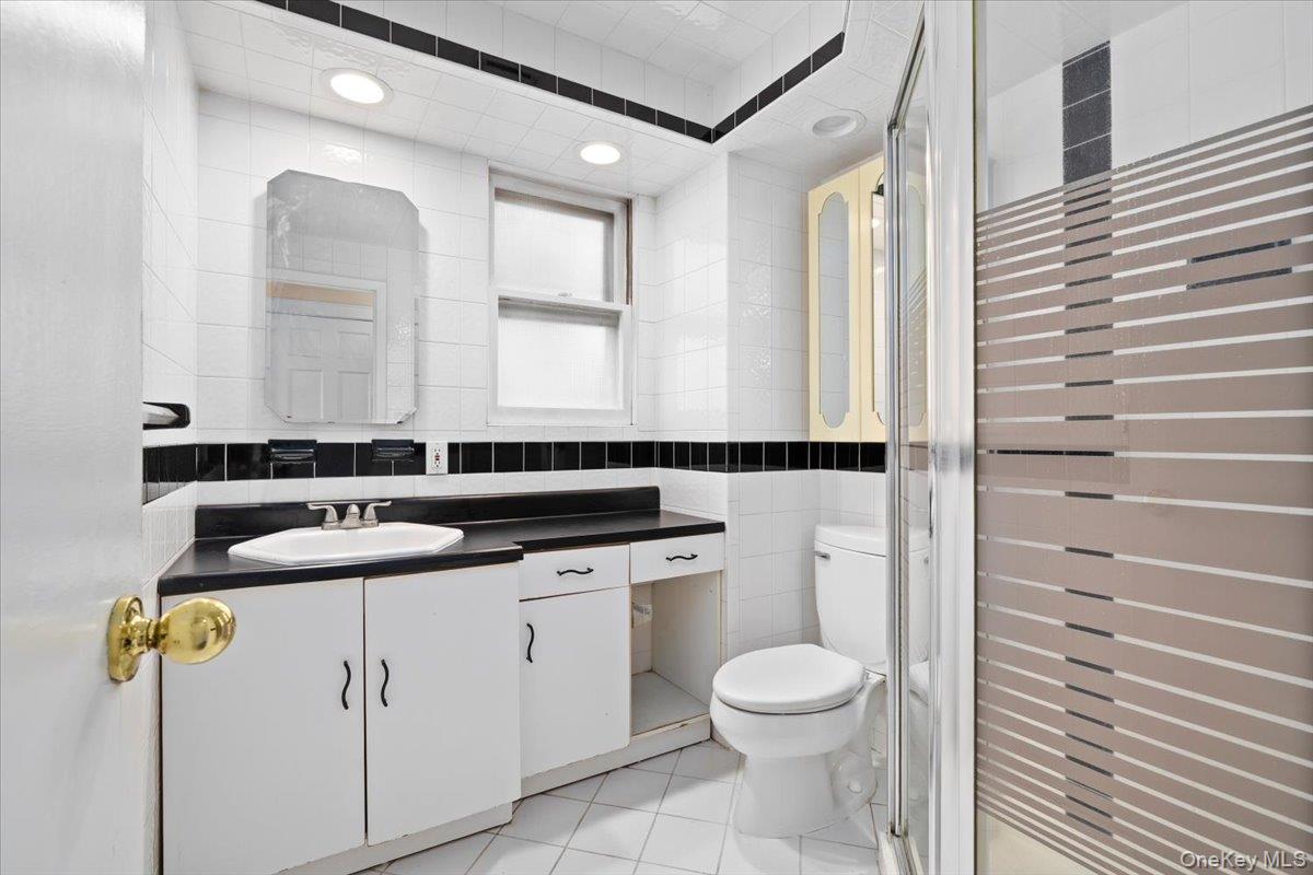 61 Dartmouth Street, Williston Park, NY 11596