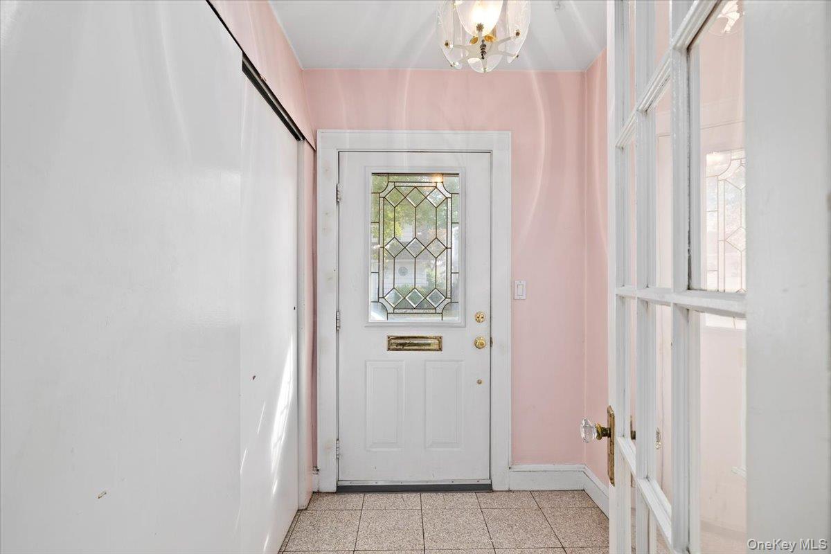 61 Dartmouth Street, Williston Park, NY 11596