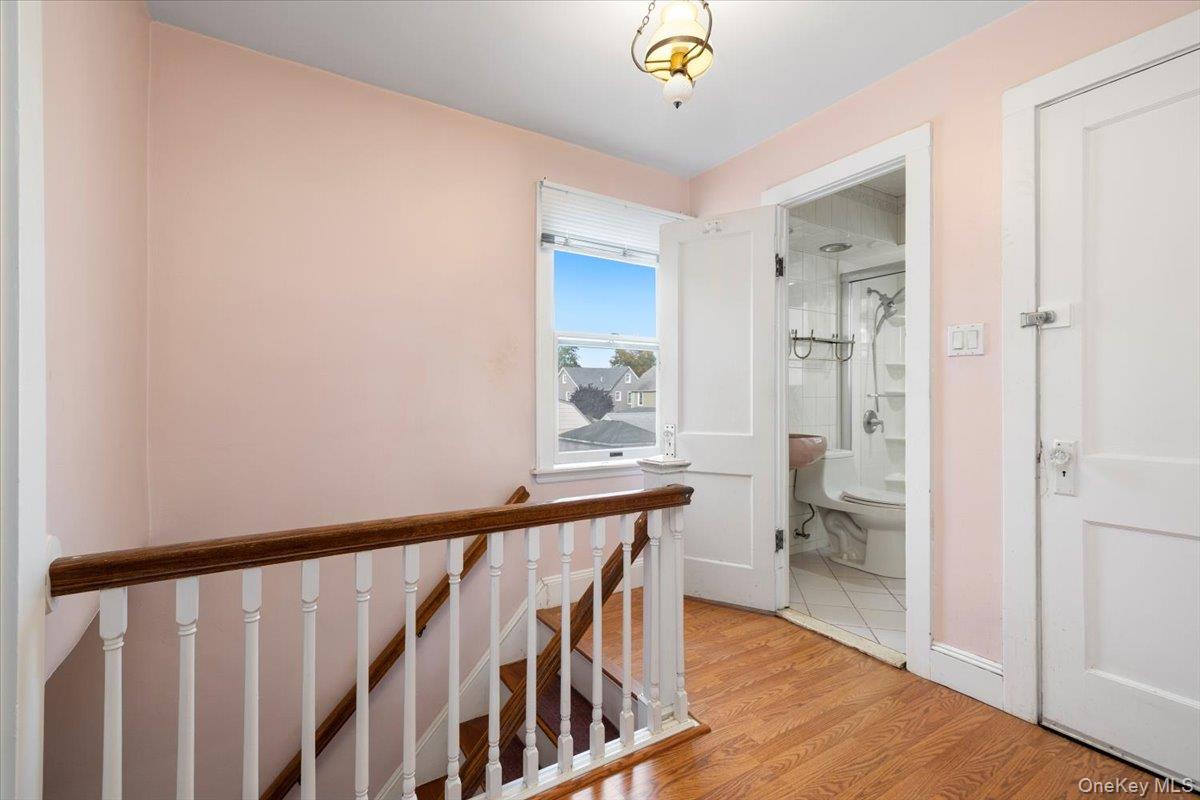 61 Dartmouth Street, Williston Park, NY 11596