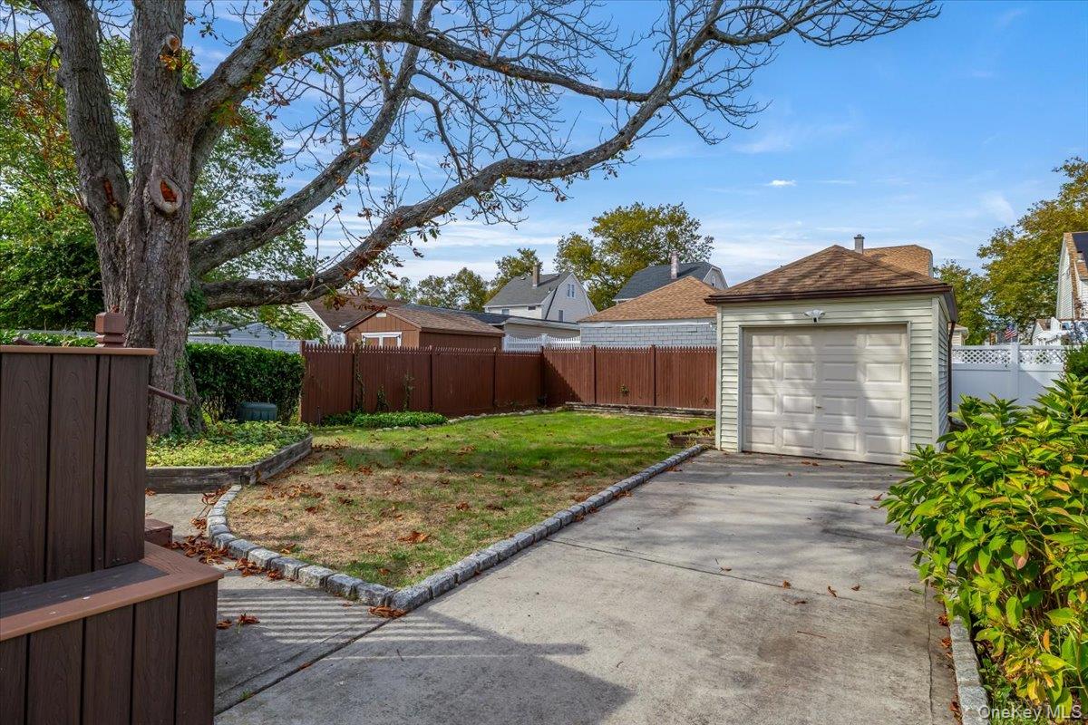 61 Dartmouth Street, Williston Park, NY 11596