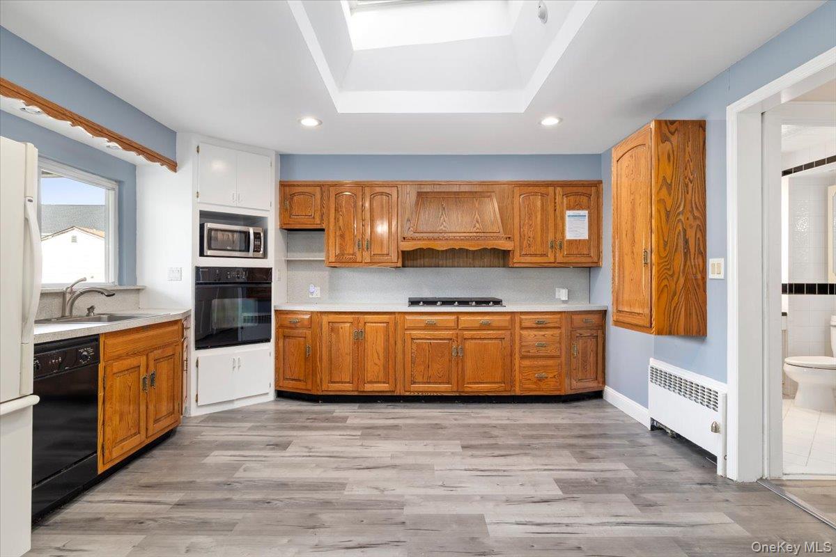 61 Dartmouth Street, Williston Park, NY 11596