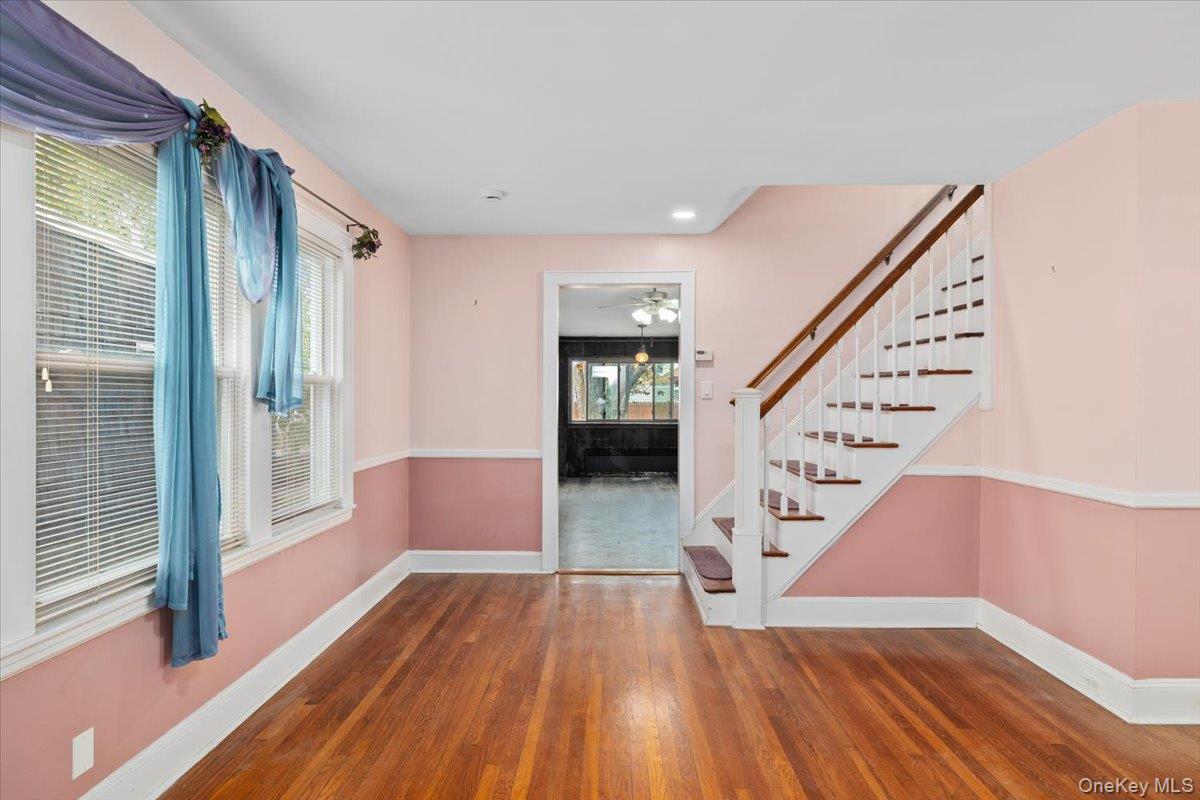 61 Dartmouth Street, Williston Park, NY 11596