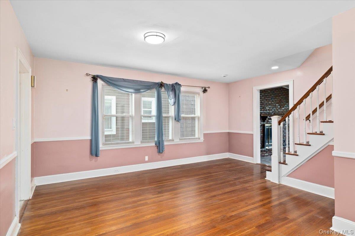 61 Dartmouth Street, Williston Park, NY 11596