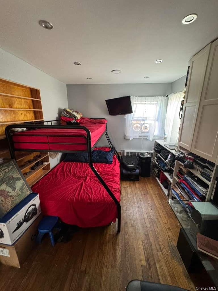 35 HARVARD Street, Valley Stream, NY 11580